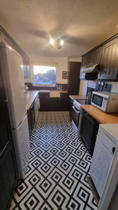 Spacious Self Contained Flat In Superb Location Lymington Exterior photo